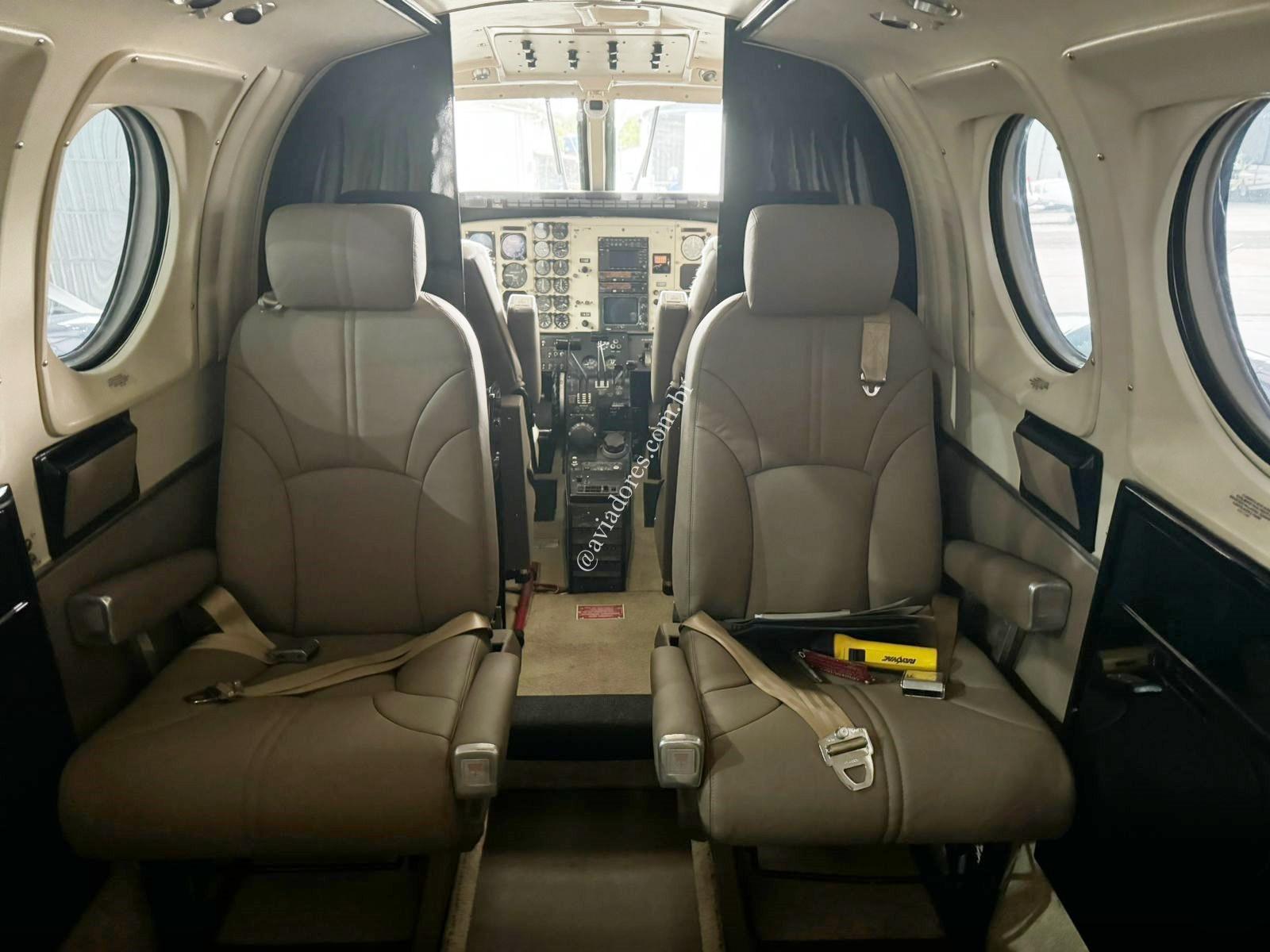 Avião-King-Air-C90-a-venda-aviadores 15