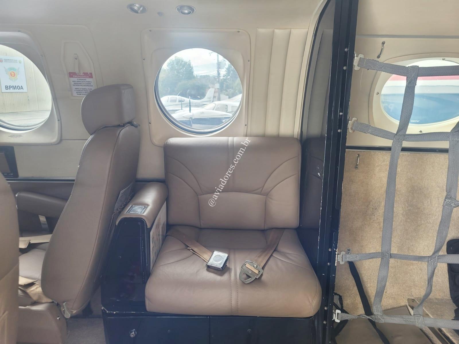 Avião-King-Air-C90-a-venda-aviadores 19