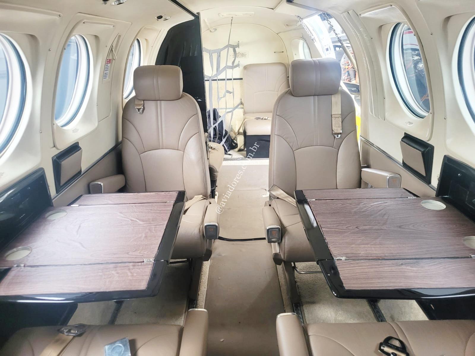 Avião-King-Air-C90-a-venda-aviadores 21
