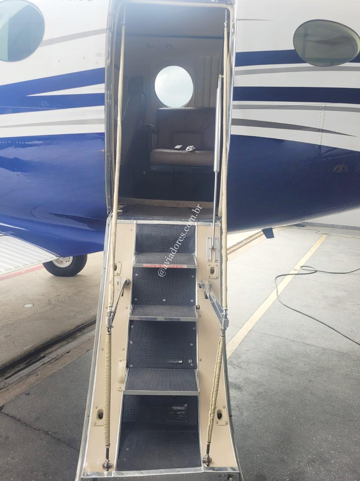 Avião-King-Air-C90-a-venda-aviadores 25